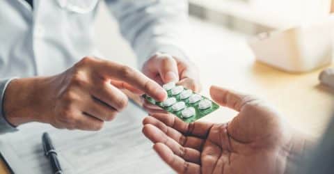 La terapia de reemplazo hormonal y la epidemia de opiáceos: Cuando las terapias estándar se vuelven peligrosas