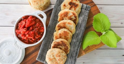 Arepas de yuca con salsa Hogao
